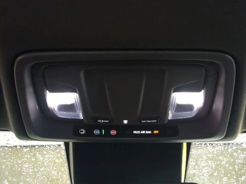 Used 2024 GMC Sierra 1500 SLT AWD/4WD image 23