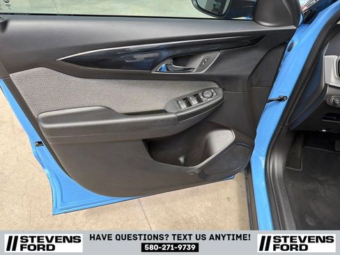 Used 2024 Chevrolet TrailBlazer LT w/ LT Cold Weather Package FWD image 17