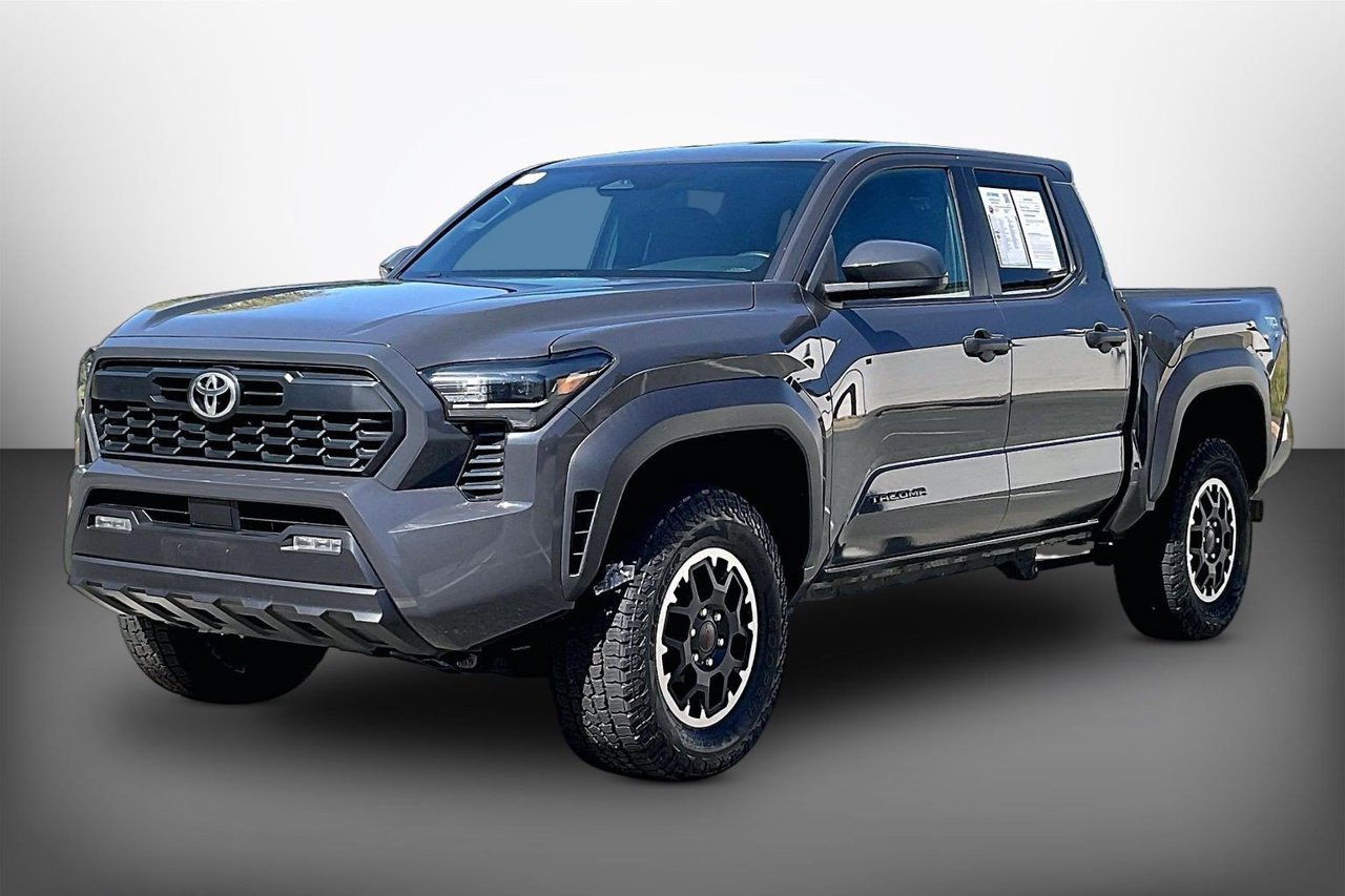Used 2025 Toyota Tacoma TRD Off-Road AWD/4WD image 4