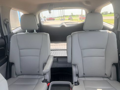 Used 2022 Honda Pilot Touring image 19