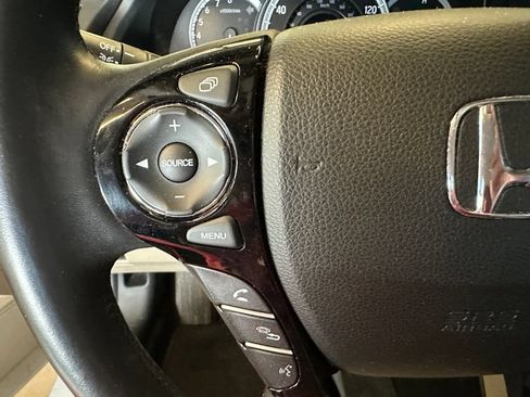 Used 2017 Honda Accord EX-L image 11