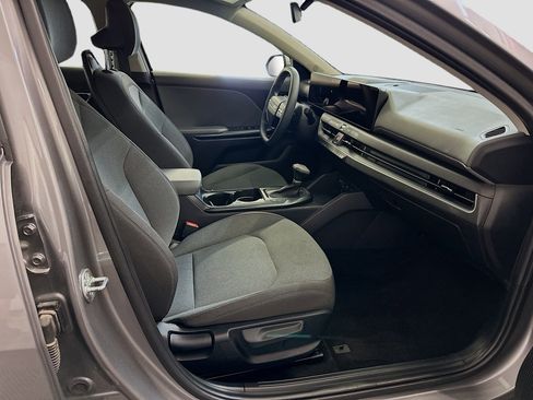 Used 2025 Kia K4 LXS image 32