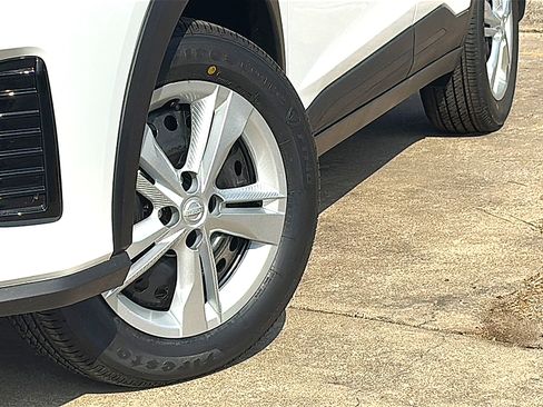 New 2025 Nissan Kicks Play S image 3