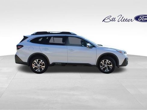 Used 2022 Subaru Outback Touring image 4