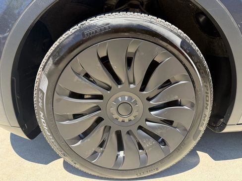 Used 2024 Tesla Model Y Long Range AWD/4WD image 7