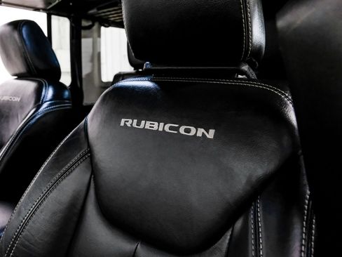 Used 2015 Jeep Wrangler Unlimited Rubicon w/ Connectivity Group AWD/4WD image 39