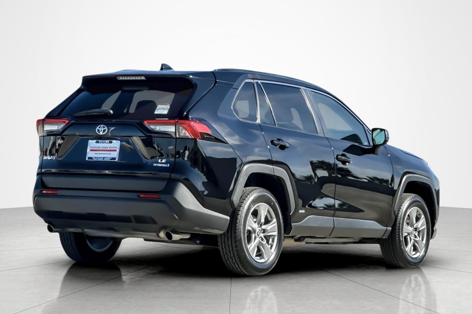 Certified 2024 Toyota RAV4 LE AWD/4WD image 5