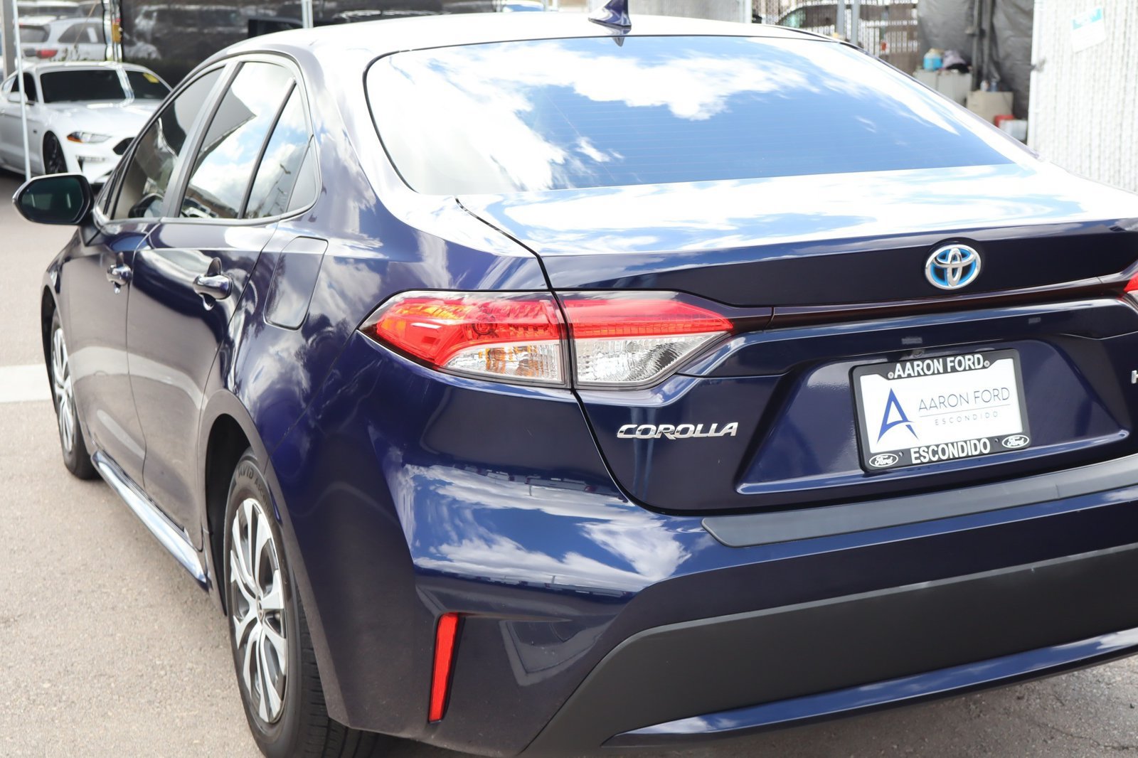 Used 2022 Toyota Corolla LE w/ Premium Interior Package FWD image 16