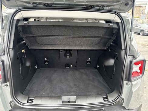 Used 2021 Jeep Renegade Latitude w/ Convenience Group image 9