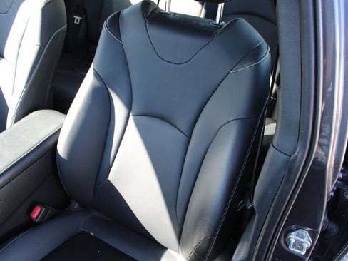Used 2022 Toyota Prius Prime Limited FWD image 17