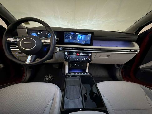 Used 2025 Hyundai Tucson Limited image 12