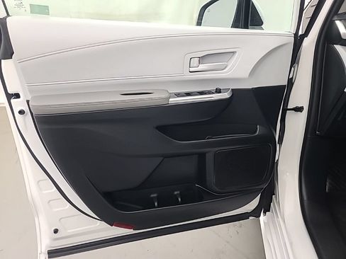 Used 2026 Toyota Sienna LE FWD image 25