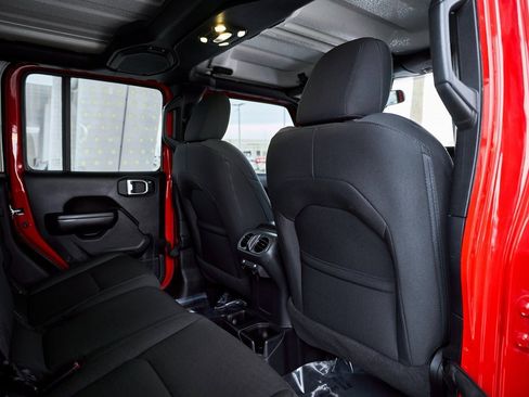 Used 2021 Jeep Gladiator Sport image 25