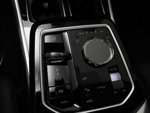 New 2026 BMW 740i xDrive w/ Premium Package AWD/4WD image 13