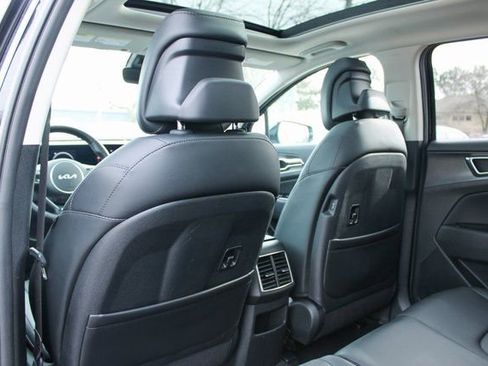 Used 2025 Kia Sportage SX image 37