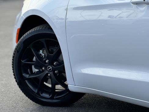 New 2026 Chrysler Pacifica Select image 9