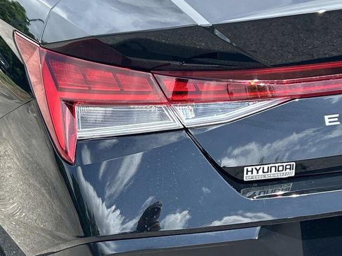 Used 2025 Hyundai Elantra Limited FWD image 12