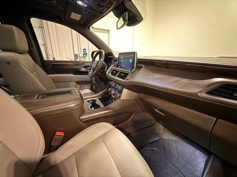 Used 2023 Chevrolet Tahoe Z71 w/ Luxury Package AWD/4WD image 31