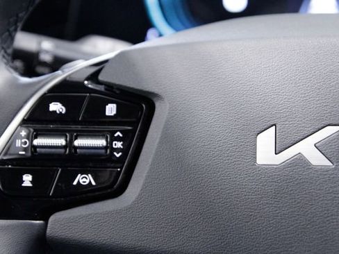 Used 2023 Kia Niro EX FWD image 24