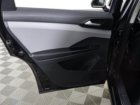 Used 2023 Volkswagen Taos SE w/ Panoramic Sunroof Package image 25