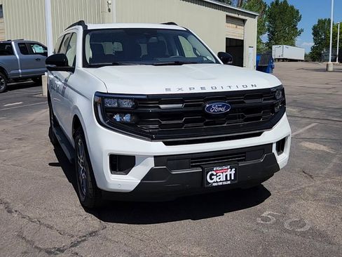 New 2025 Ford Expedition Active image 13