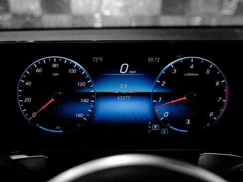 Used 2022 Mercedes-Benz GLB 250 w/ Premium Package Lite image 21