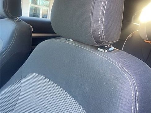 Used 2017 Ford Explorer XLT w/ Equipment Group 201A image 6