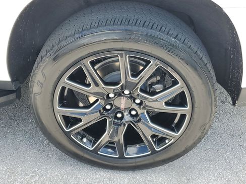 Used 2024 GMC Yukon XL Denali w/ Advanced Technology Package RWD image 5