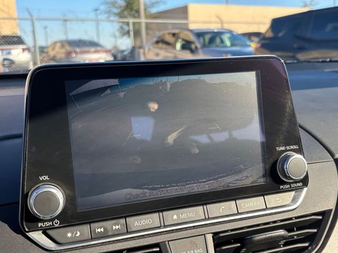 Used 2025 Nissan Altima 2.5 SV image 23