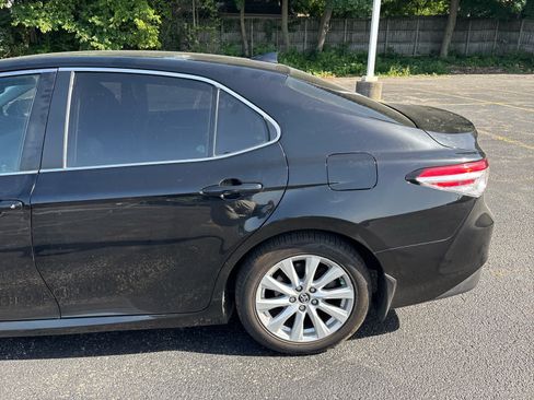 Used 2019 Toyota Camry LE w/ Convenience Package FWD image 4