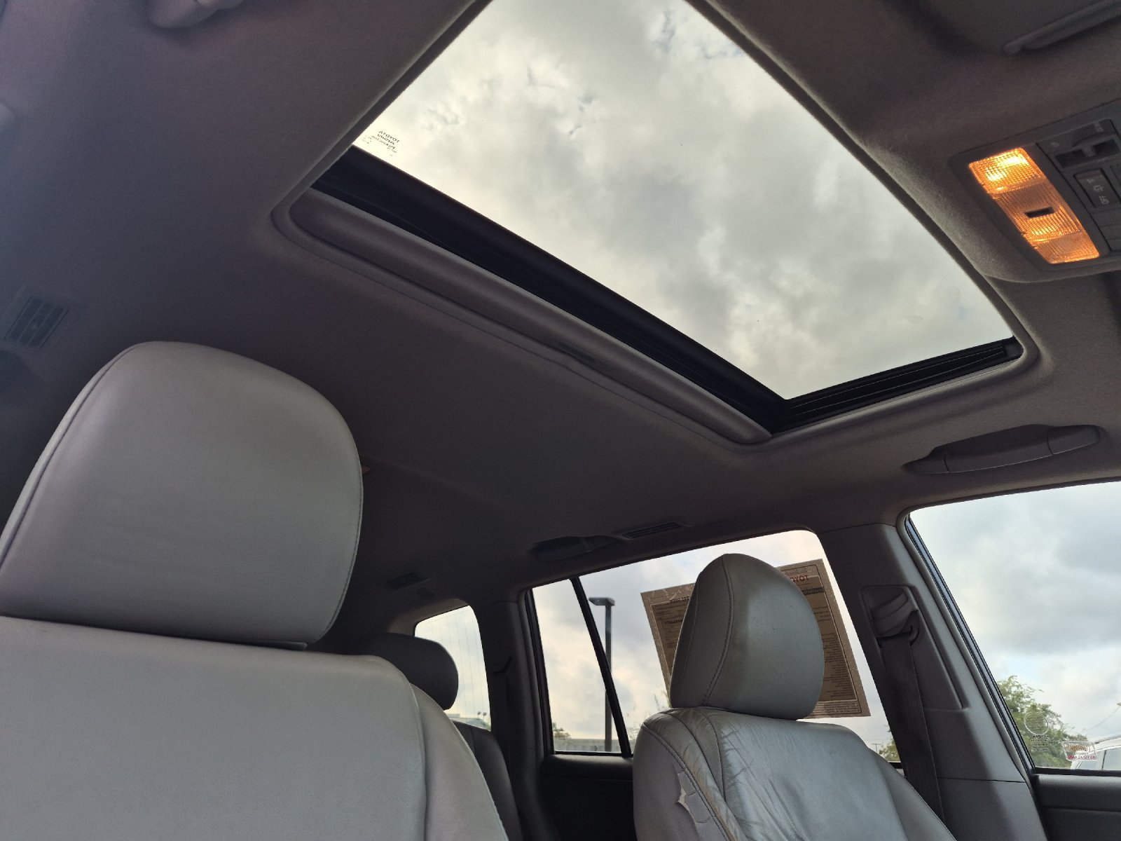 Used 2011 Toyota Highlander SE FWD image 17