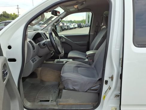 Used 2017 Nissan Frontier SV w/ SV Value Truck Package AWD/4WD image 5