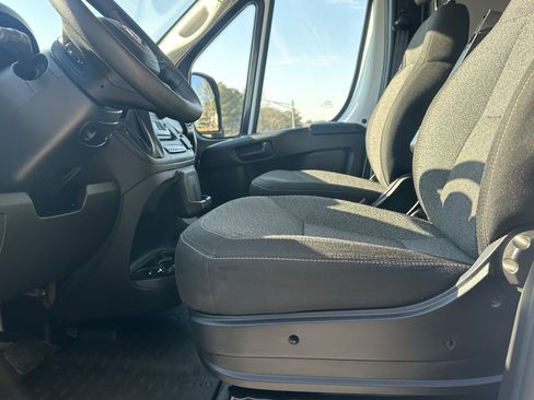 Used 2024 RAM ProMaster 3500 w/ Premium Convenience Group image 12