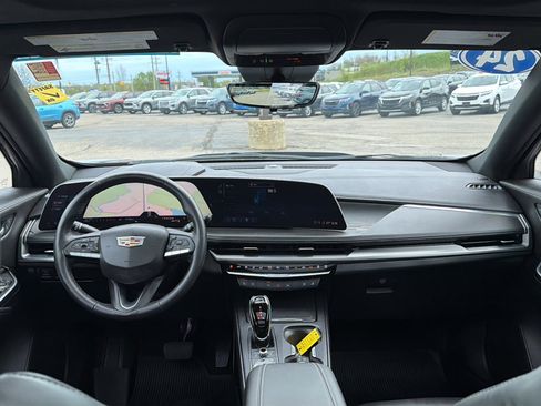 Used 2024 Cadillac XT4 Premium Luxury w/ Active Safety Package AWD/4WD image 21