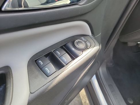 Used 2023 Chevrolet Equinox LS FWD image 16