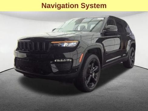 Used 2024 Jeep Grand Cherokee Limited w/ Luxury Tech Group II AWD/4WD image 4