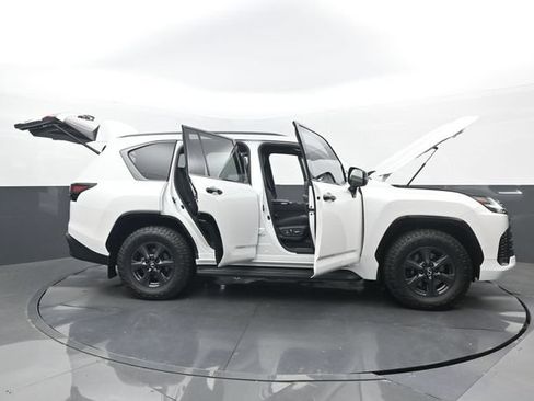 Used 2025 Lexus LX 700h Overtrail AWD/4WD image 33