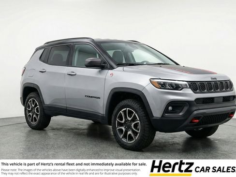 Used 2025 Jeep Compass Trailhawk image 1