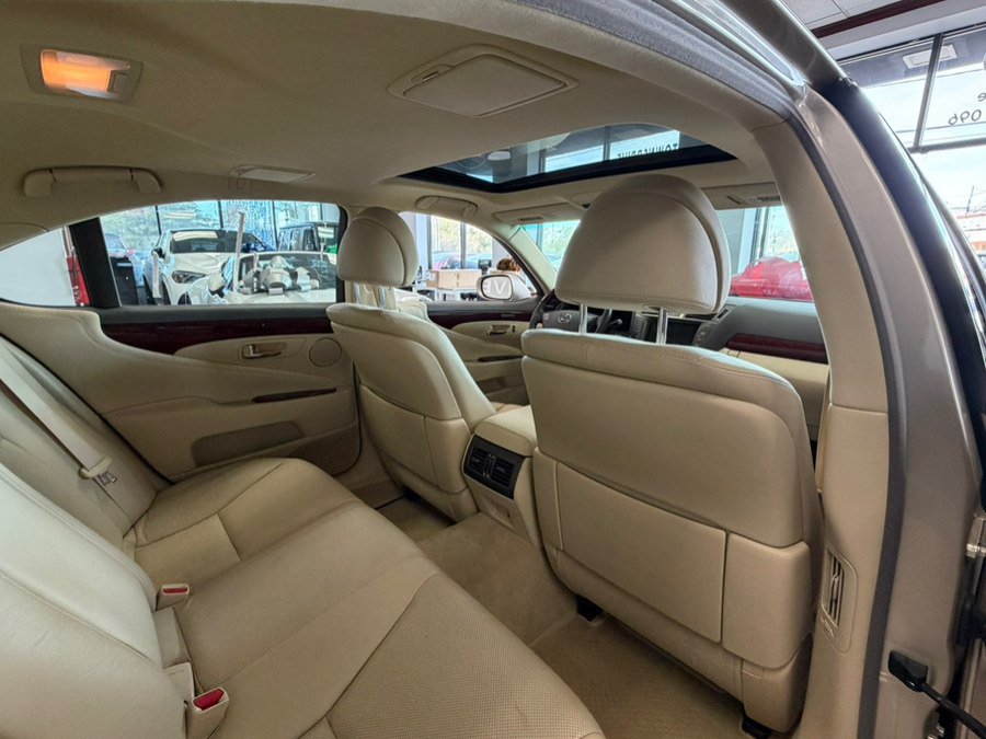 Used 2011 Lexus LS 460 w/ Comfort Pkg RWD image 33