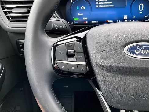 Certified 2025 Ford Escape SE w/ PHEV Premium Package FWD image 17