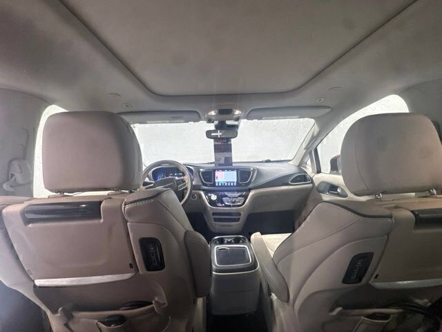 Used 2018 Chrysler Pacifica Limited w/ Advanced Safetytec Group FWD image 17