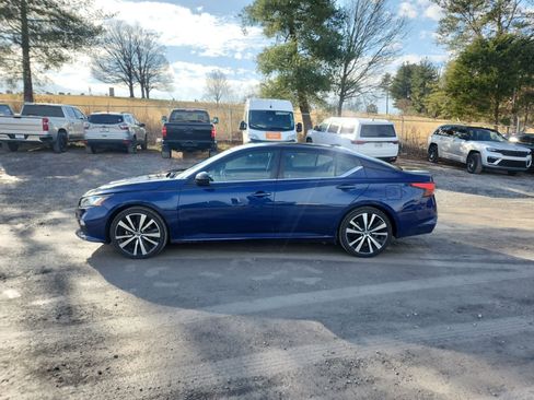 Used 2022 Nissan Altima 2.5 SR image 2