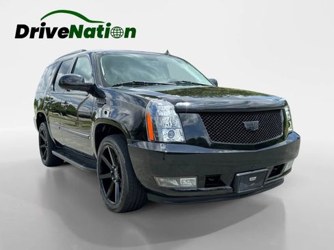 Used 2013 Cadillac Escalade Luxury AWD/4WD image 3