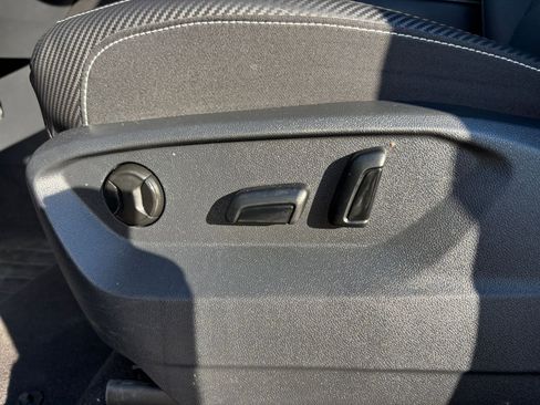 Used 2025 Volkswagen Atlas Cross Sport SE image 24