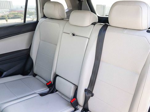 Used 2018 Volkswagen Tiguan SEL image 19