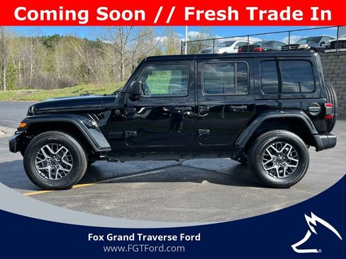 Used 2025 Jeep Wrangler Unlimited Sahara AWD/4WD image 39