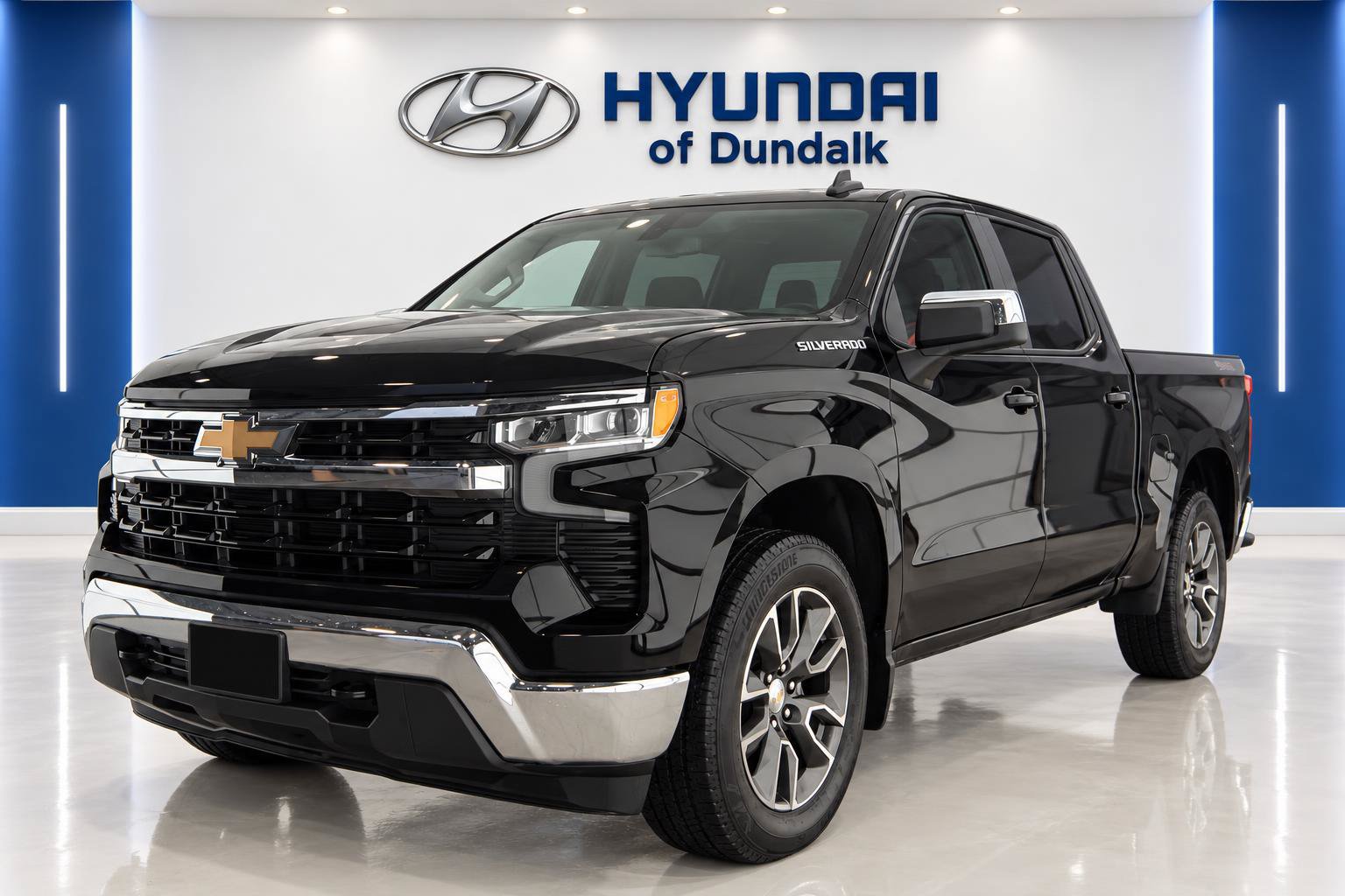 Used 2023 Chevrolet Silverado 1500 LT AWD/4WD image 1