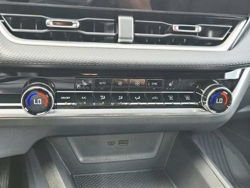 New 2026 Chevrolet Equinox LT w/ Convenience Package II FWD image 20