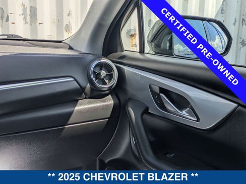 Used 2025 Chevrolet Blazer LT FWD image 18