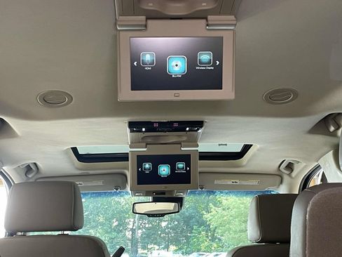 Used 2020 Chevrolet Suburban LT AWD/4WD image 17